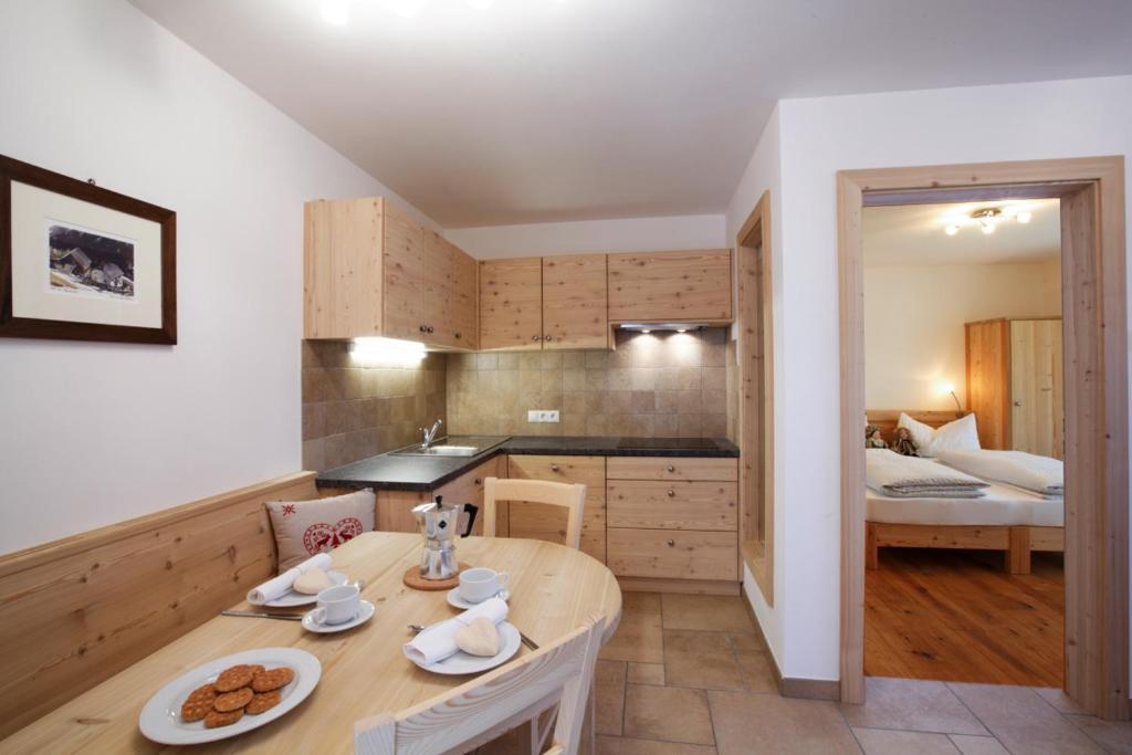 Refugium Laflu Apartments Corvara In Badia Phòng bức ảnh